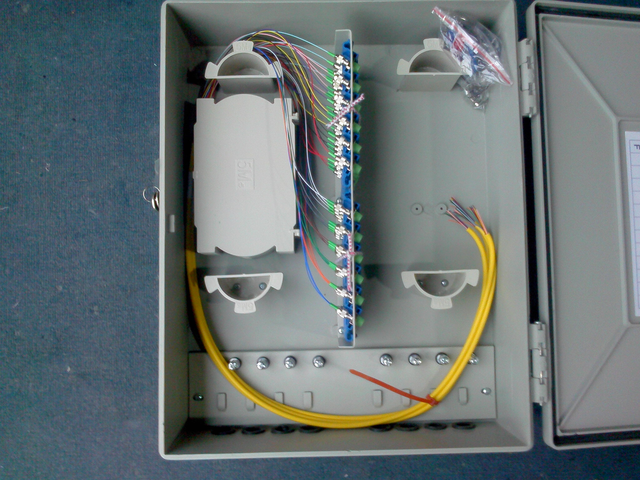 12芯光纤配线箱 光缆网络中的关键节点